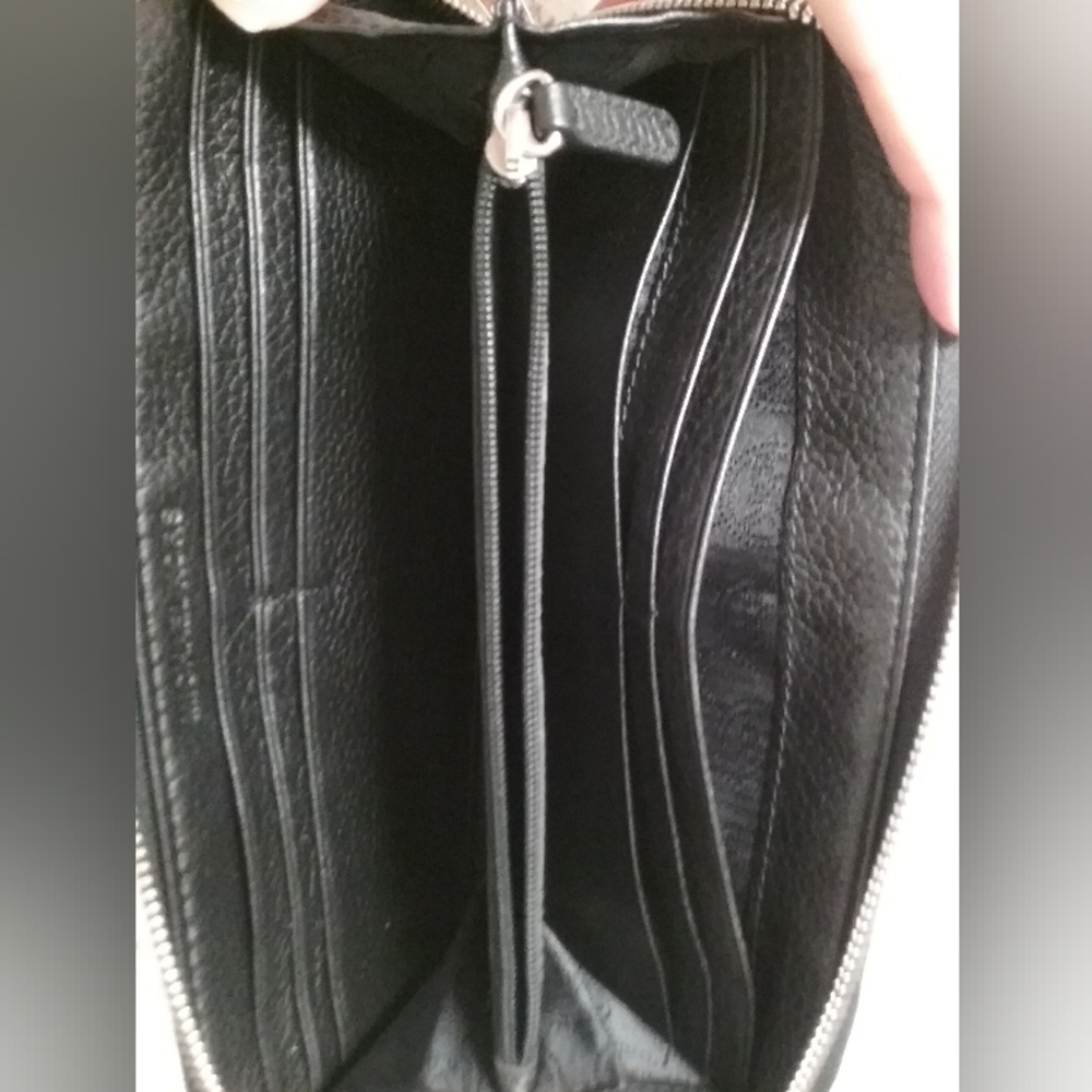 Michael Kors Zippy Wallet - Picture 2 of 5